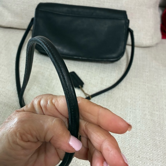 Vintage Coach Dinky Black Leather Crossbody Bag with hang tag - Picture 4 of 13